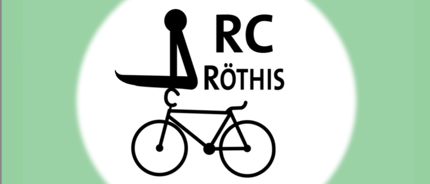 Ein grüner Banner mit einem weißen Kreis in der Mitte. Der Kreis enthält eine stilisierte Figur einer Person, die ein Fahrrad fährt, mit dem Text 'RC Rothis' und '1. ASVO Kunstrad-Cup' darüber.