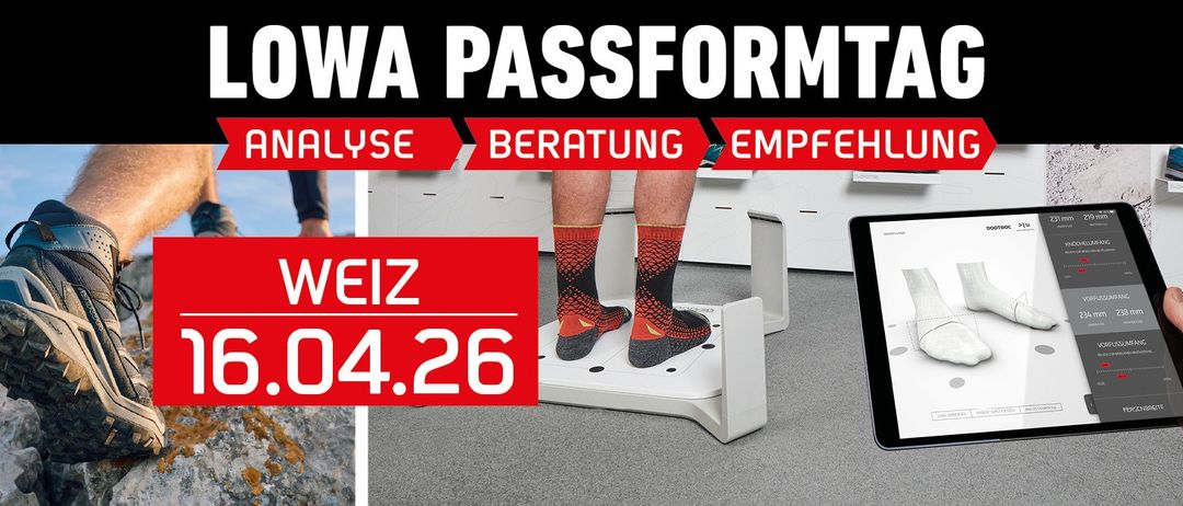 Eine Person steht auf einer Waage und trägt gemusterte Socken. Das Bild hat roten Text mit 'Analyse', 'Beratung', 'Empfehlung', 'Weiss' und '04.26'.