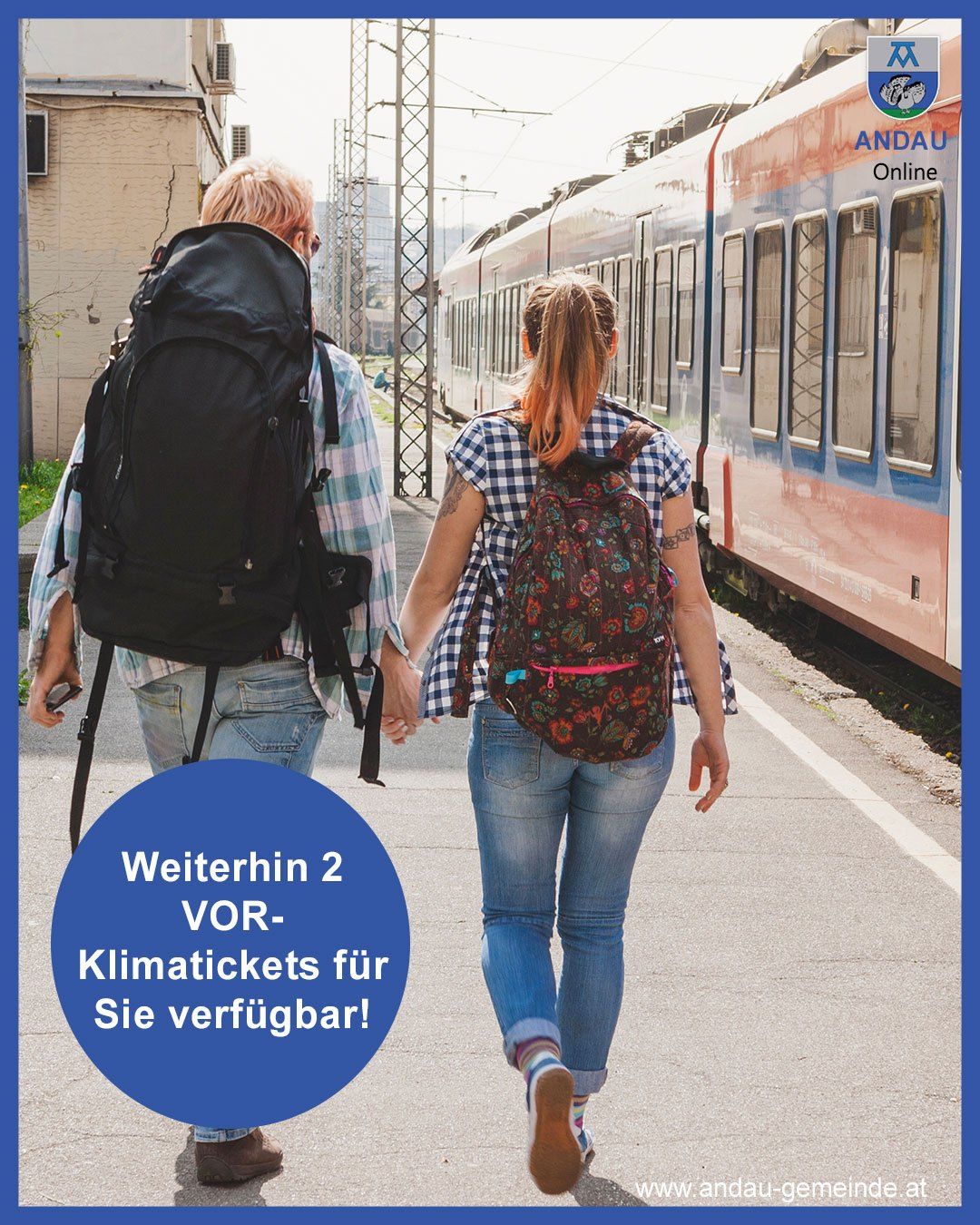 Zwei Personen mit Rucksäcken gehen neben einem Zug auf einem Bahnsteig. Der Text lautet 'Weiterhin 2 VOR-Klimatickets fur Sie verfugbar!'.