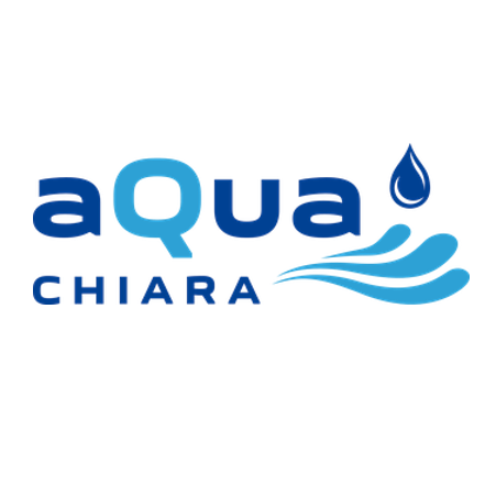 Das Aqua Chiara Logo zeigt einen stilisierten Wassertropfen mit einer Welle darunter, über dem blauen Text Aqua Chiara.