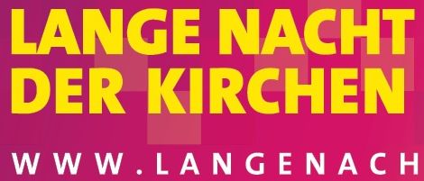 Ein Poster für die Lange Nacht der Kirchen, geplant für den 23. Mai. Der Text ist gelb auf einem rosa und lila Hintergrund.