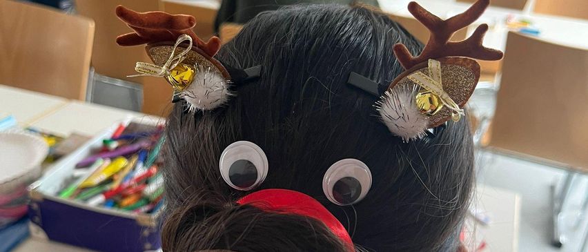 Bild enthält, Hair, Person, Adult, Female, Woman, Bun (Hairstyle)