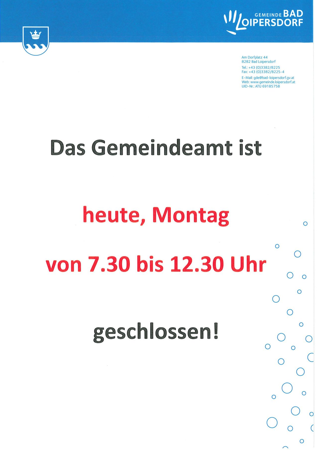 Eine Mitteilung besagt, dass das Gemeindeamt heute, Montag, von 7:30 bis 12:30 Uhr geschlossen ist. Kontaktdaten und Webseite sind angegeben.