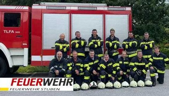 Bild enthält, People, Person, Truck, Vehicle, Fire Truck, Fire Station, Glove