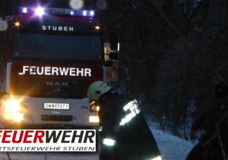 Bild enthält, Adult, Male, Man, Person, Transportation, Vehicle, Bus, Truck, Fire Truck