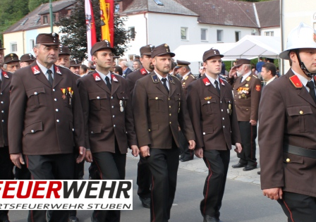 Bild enthält, People, Person, Adult, Male, Man, Coat, Officer, Marching, Tie, Military