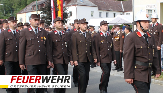 Bild enthält, People, Person, Adult, Male, Man, Coat, Officer, Marching, Tie, Military