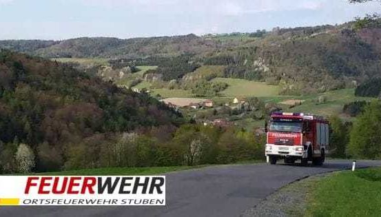 Bild enthält, Road, Fire Truck, Truck, Vehicle, Nature, Outdoors, Vegetation