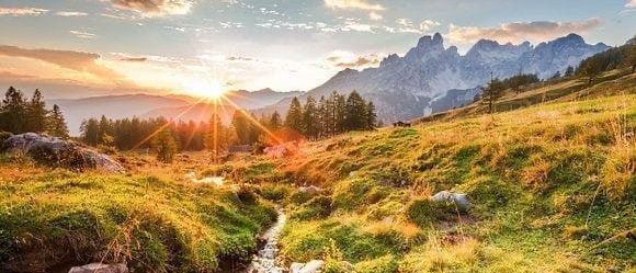 Bild enthält, Nature, Outdoors, Scenery, Landscape, Sky, Wilderness, Sunlight, Vegetation, Sunrise, Water