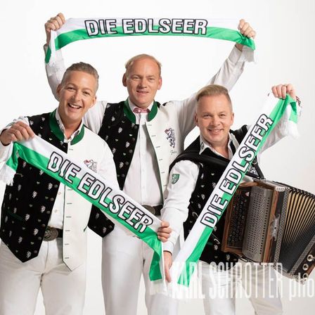 Bild enthält, Shirt, Adult, Male, Man, Person, Long Sleeve, Face, Head, Happy, People