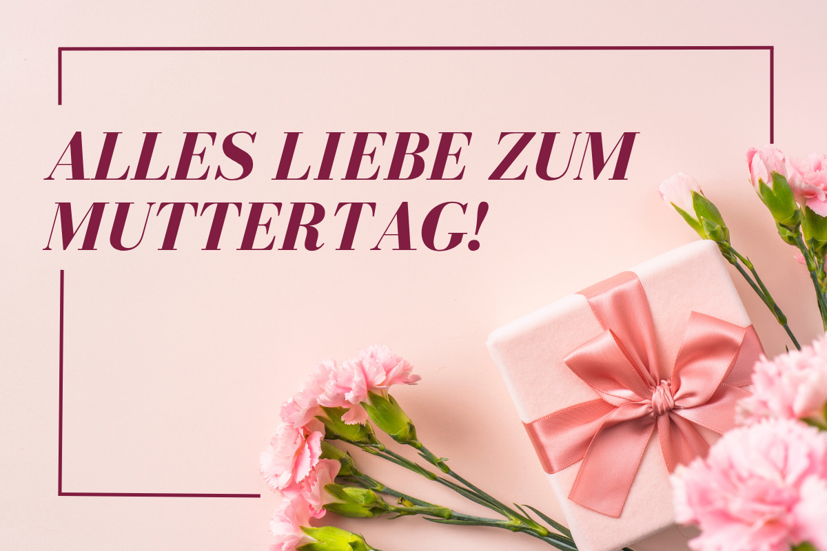 Eine rosa Geschenkbox mit einer rosa Schleife liegt auf einem rosa Hintergrund. Der Text 'LES LIEBE ZUM MUTTERTAG' ist in schwarz auf der Oberseite geschrieben. Ein Strauß pinker Blumen ist auf der linken Seite der Geschenkbox platziert. Eine rosa Blume ist auf der rechten Seite der Geschenkbox platziert.
