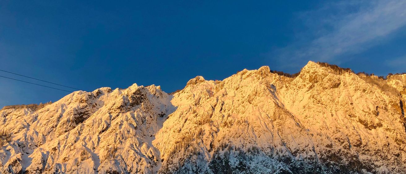 Bild enthält, Mountain, Mountain Range, Nature, Outdoors, Peak, Scenery, Landscape