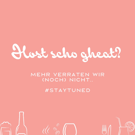 Rosa Poster mit der Phrase 'Host scho gheat?' und Symbolen für Getränke, Essen und Besteck. Es enthält auch den Satz 'Mehr verraten wir (noch) nicht.. #STAYTUNED'.