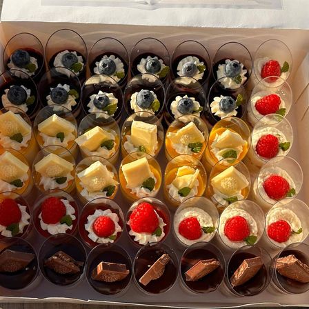 Bild enthält, Food, Food Presentation, Cream, Dessert, Mousse, Box, Tape