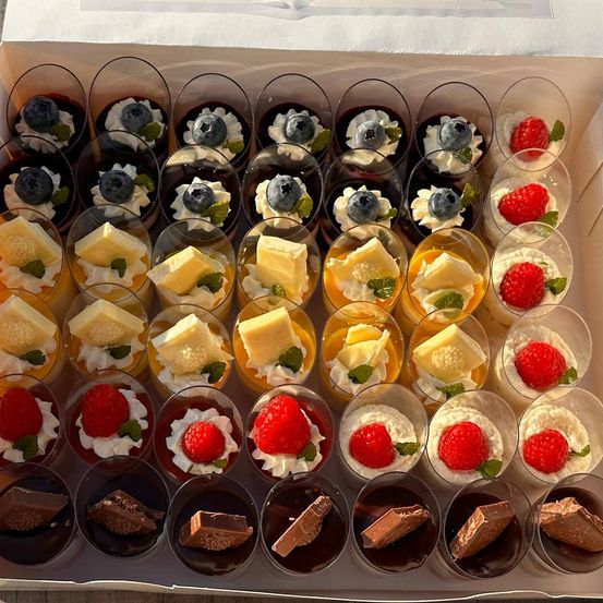 Bild enthält, Food, Food Presentation, Cream, Dessert, Mousse, Box, Tape