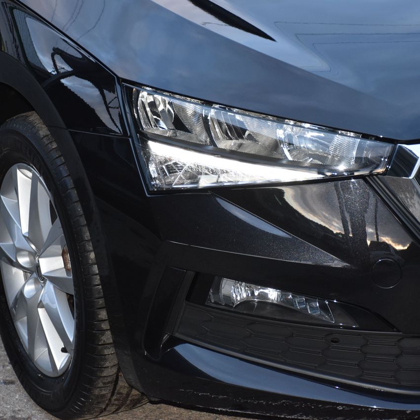 Bild enthält, Machine, Wheel, Car, Transportation, Vehicle, Headlight, Alloy Wheel, Car Wheel, Spoke, Tire