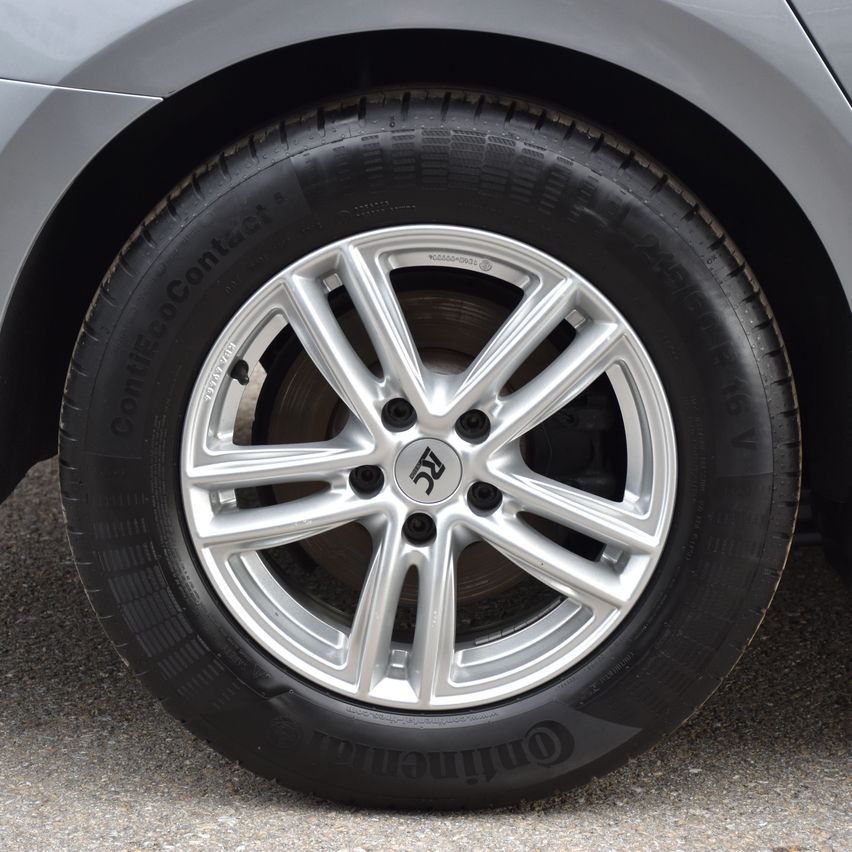 Bild enthält, Alloy Wheel, Car, Car Wheel, Machine, Spoke, Tire, Transportation, Vehicle, Wheel