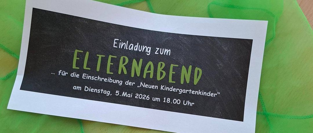Ein Flyer mit grünem Hintergrund, weißem Rand und schwarzem Text lädt zu einem Abend für neue Kindergartenkinder am 5. Mai 2026 um 18.00 Uhr ein.