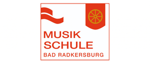 Logo der Musik Schule Bad Radkersburg, mit einer stilisierten roten Flagge mit Rad-Emblem und Text in Rot und Weiß.