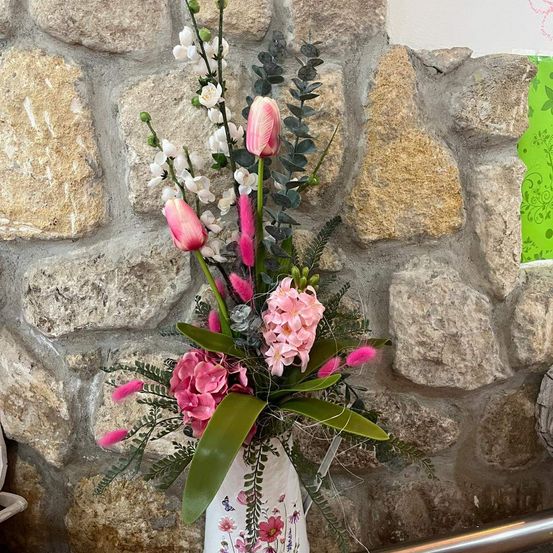 Bild enthält, Flower, Flower Arrangement, Plant, Flower Bouquet, Pattern, Rose, Art