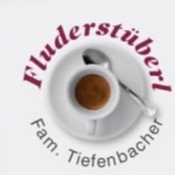 Logo für Fluderstiiberl Fam. Tiefenbacher mit einer Tasse Kaffee und Löffel auf einer Untertasse