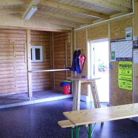 Bild enthält, Indoors, Interior Design, Plywood, Wood, Wood Panels, Architecture, Building