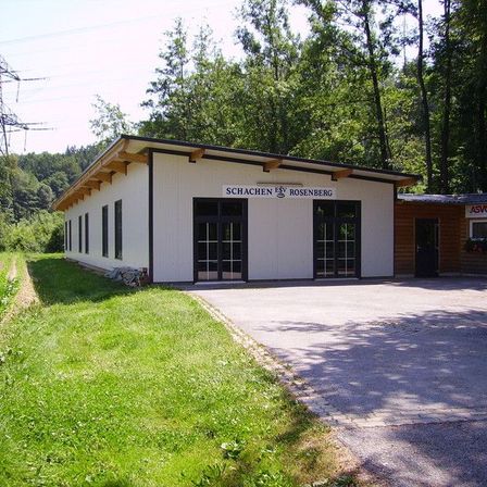 Bild enthält, Architecture, Building, Outdoors, Shelter, Grass, Plant, Housing, Indoors