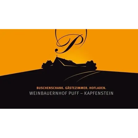 Das Bild zeigt ein Werbeplakat für Weinbauernhof Puff-Kappenstein. Es zeigt ein stilisiertes Haus auf einem Hügel und einen Weinberg. Das Plakat ist in Schwarz und Gelb gehalten.