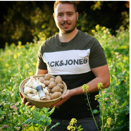 Bild enthält, Garden, Nature, Outdoors, Gardening, Adult, Male, Man, Person, Herbal, Gardener