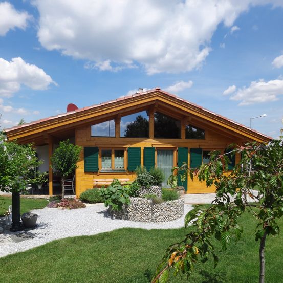 Bild enthält, Cottage, House, Housing, Villa, Outdoors, Shelter, Interior Design, Nature, Grass, Wood