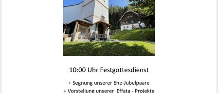 Eine Kirche mit einem Turm und einem Haus in einer ländlichen Umgebung unter einem klaren blauen Himmel. Der Text unten zeigt einen Gottesdienst am Sonntag, 6. September 2026 an.