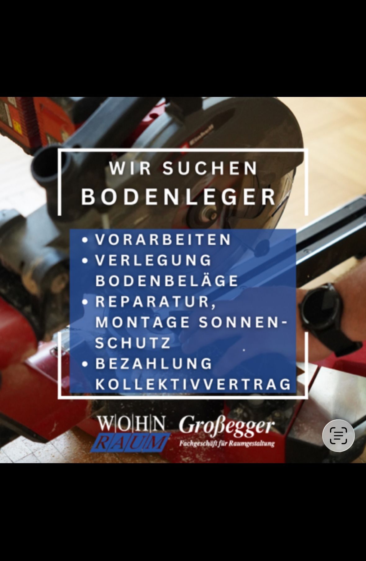 Eine Werbung für ein Unternehmen, das Bodenlegerdienstleistungen anbietet, mit einer Kreissäge und einem blauen Textfeld. Der Text enthält 'Wir suchen Bodenleger', 'Vorarbeiten', 'Verlegung', 'Reparatur', 'Montage', 'Sonnenschutz', 'Bezahlung', 'Kollektivvertrag' und 'Wohn Grofegger'.