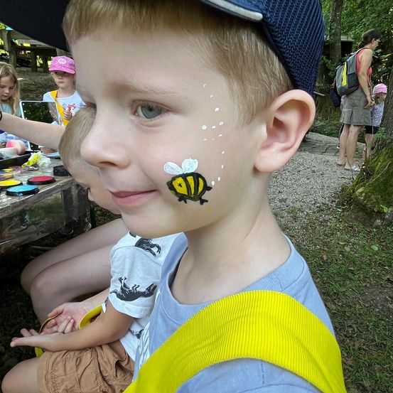 Bild enthält, Face, Head, Person, Photography, Portrait, Baseball Cap, Cap, Boy, Child, Male