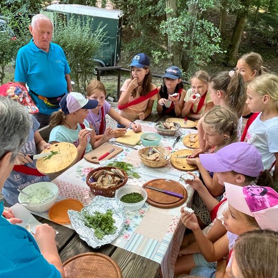 Bild enthält, Brunch, People, Person, Fun, Party, Child, Female, Girl, Adult, Man