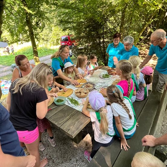 Bild enthält, People, Person, Adult, Female, Woman, Fun, Male, Man, Child, Girl