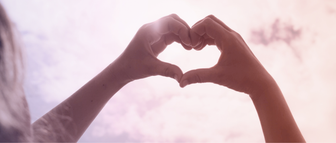 Bild enthält, Symbol, Love Heart Symbol, Adult, Female, Person, Woman