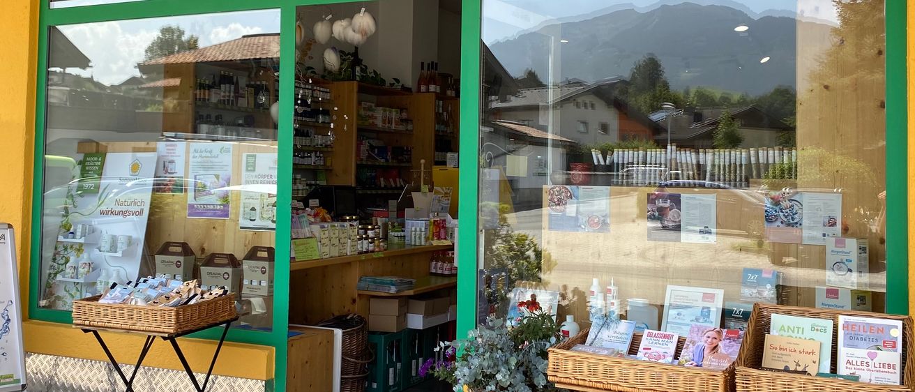 Bild enthält, Book, Publication, Architecture, Building, Shop, Bookstore, Person