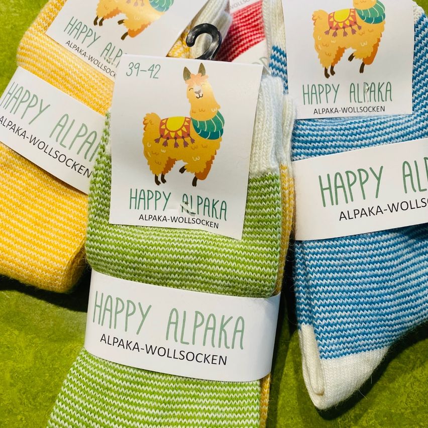 Bild enthält, Home Decor, Advertisement, Poster, Cushion