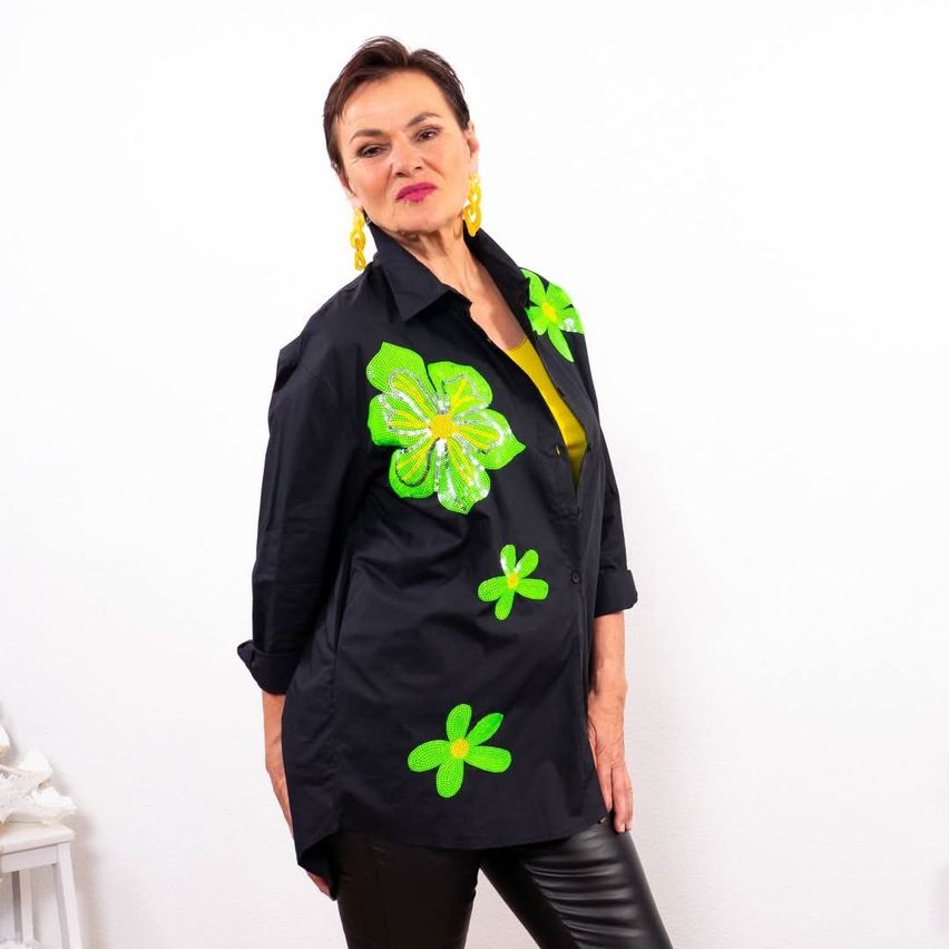 Bild enthält, Coat, Sleeve, Adult, Female, Person, Woman, Jacket, Beachwear, Dress, Face