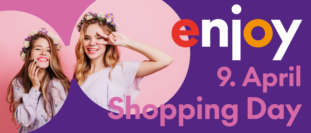 Eine Frau mit einem Blumenkranz lächelt und macht ein Friedenszeichen, mit dem Wort Shopping und einem E-Logo.