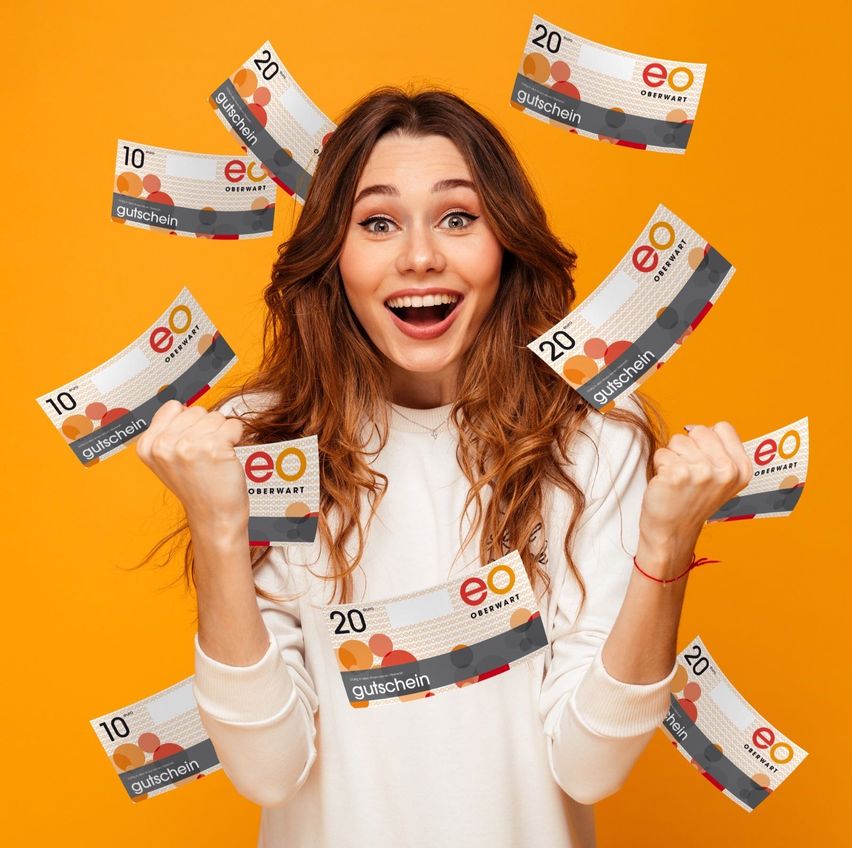 Bild enthält, Face, Head, Person, Surprised, Happy, Credit Card, Smile, Business Card