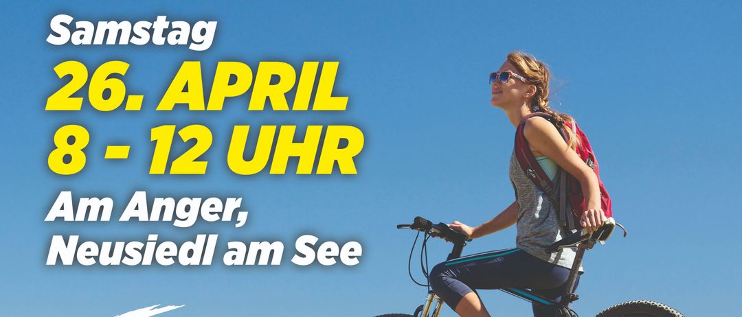 Plakat mit einer Frau auf einem Fahrrad. Der Text lautet: Radborse, Kauf und Verkauf von gebrauchten Fahrrädern. Samstag, 26. April, 8-12 Uhr. Am Anger, Neusiedl am See.