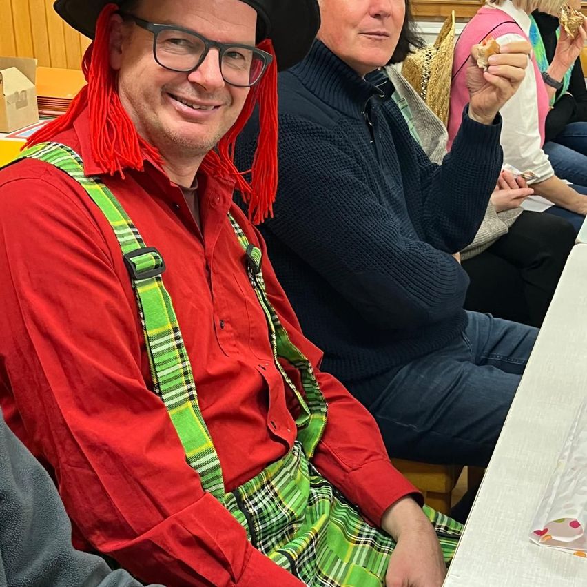 Bild enthält, Hair, Person, Adult, Female, Woman, Male, Man, Red Hair