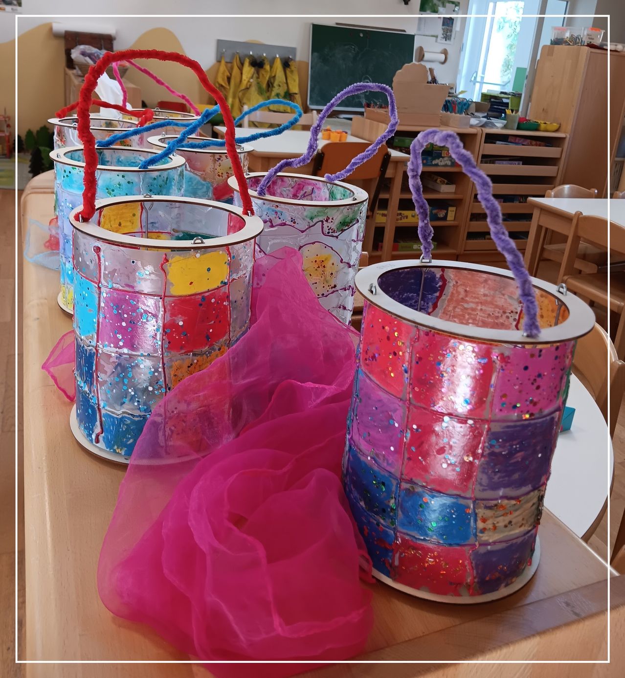 Bild enthält, Accessories, Bag, Handbag, Bucket, Tape