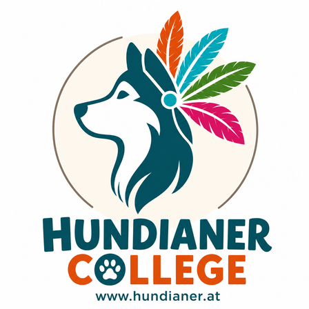 Logo für Hundianer College mit einem stilisierten Hundekopf und bunten Federn auf dem Kopf. Darunter steht der Text 'Hundiener College' und eine Website-Adresse.