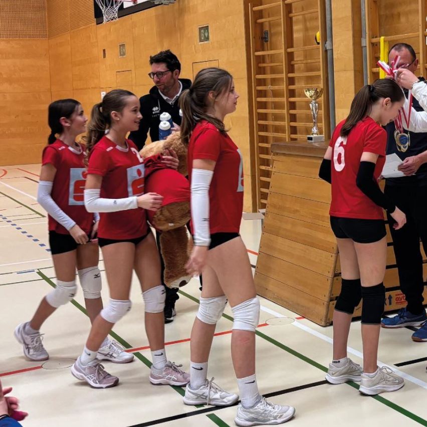 Bild enthält, People, Person, Female, Girl, Teen, Adult, Male, Man, Shorts, Child