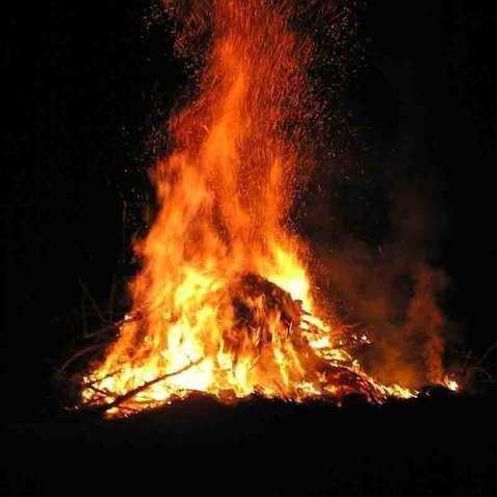 Bild enthält, Fire, Flame, Bonfire