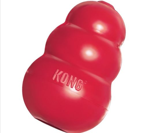 Ein roter, runder, glänzender Spielzeug mit dem Wort 'KONG' darauf, wahrscheinlich ein Hundespielzeug.