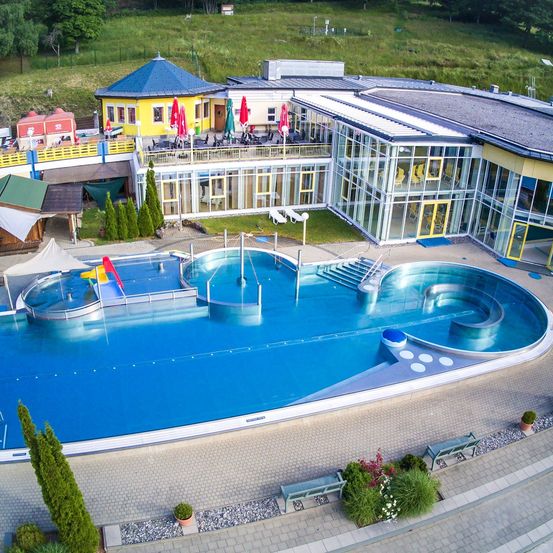 Bild enthält, Pool, Water, Swimming Pool, Outdoors, Architecture, Building, Hotel, Resort, Aerial View