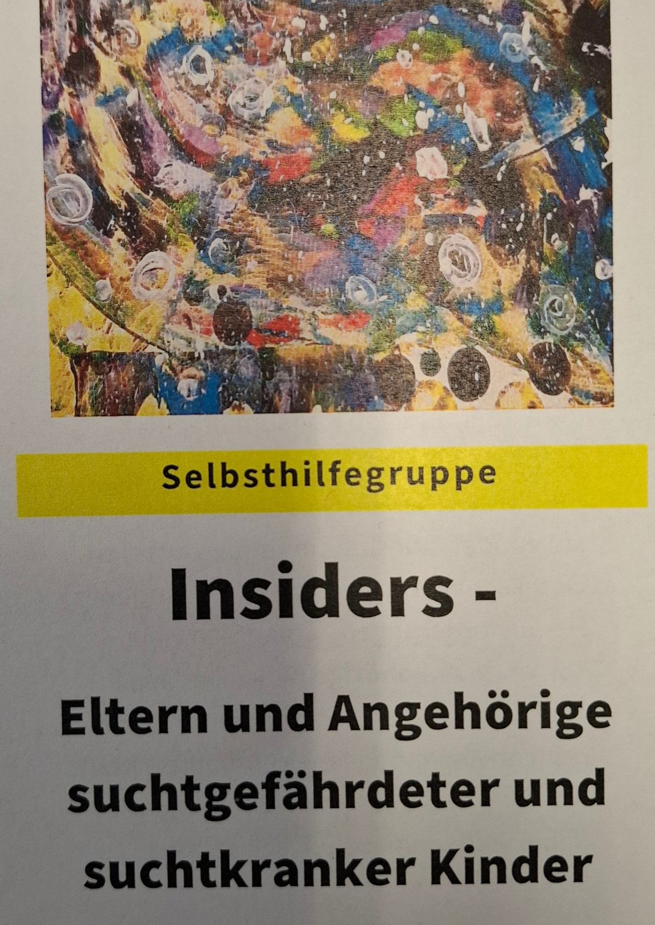 Ein abstraktes Kunstwerk mit leuchtenden Farben und Blasen ist zu sehen. Darunter sind 'Selbsthilfegruppe' und 'Insiders - Eltern und Angehörige' zu lesen.